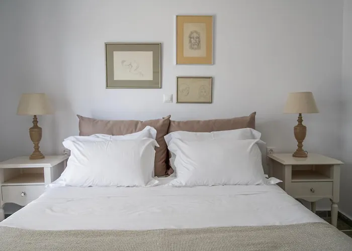 Anthemion Paros - & *